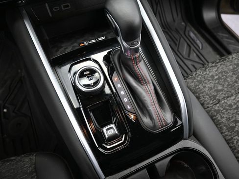 Used 2023 Chevrolet Colorado Z71 w/ Z71 Convenience Package 2 image 17