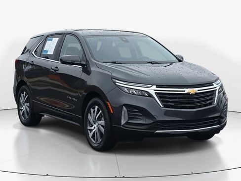 Used 2023 Chevrolet Equinox LT image 2