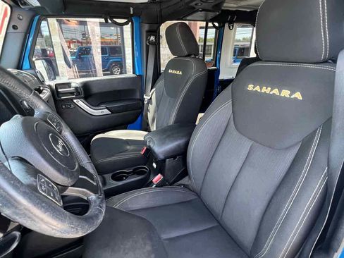 Used 2015 Jeep Wrangler Unlimited Sahara w/ Connectivity Group AWD/4WD image 10