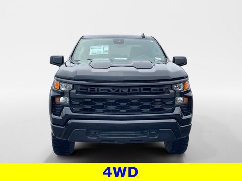 Used 2024 Chevrolet Silverado 1500 Custom Trail Boss w/ Dark Appearance Package image 9