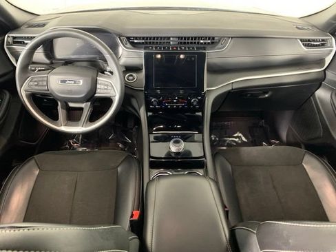 Used 2023 Jeep Grand Cherokee Altitude AWD/4WD image 2
