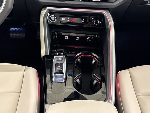 Used 2025 Audi Q5 Premium w/ Convenience Package image 13