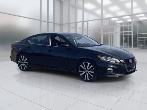 Certified 2021 Nissan Altima 2.5 SR w/ SR Premium Package image 8