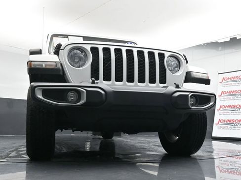 Used 2022 Jeep Gladiator Sport image 33