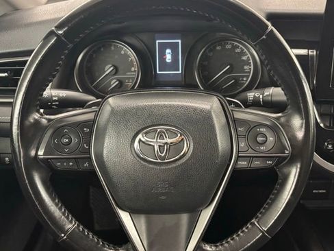Used 2022 Toyota Camry SE image 19
