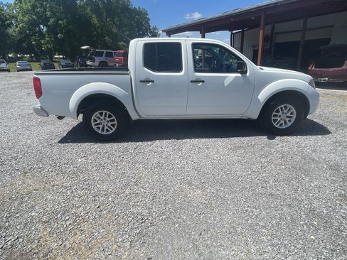 Used 2016 Nissan Frontier SV w/ SV Value Truck Package RWD image 6
