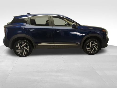 Certified 2025 Nissan Kicks SV FWD image 9