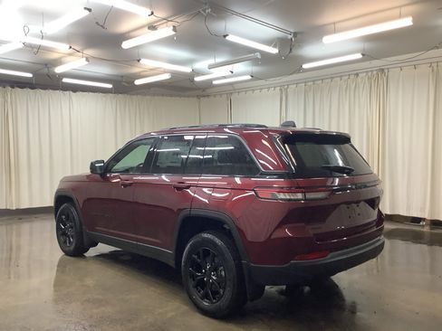 New 2026 Jeep Grand Cherokee Altitude AWD/4WD image 9