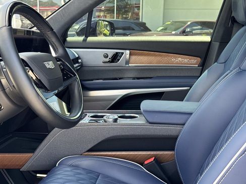 New 2026 Cadillac Vistiq Premium Luxury AWD/4WD image 16