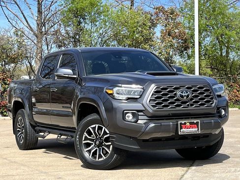 Used 2022 Toyota Tacoma TRD Sport w/ Technology Package image 2