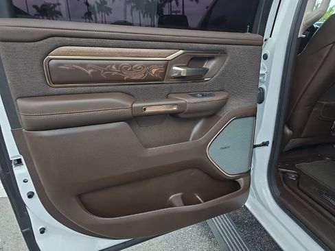 Used 2025 RAM 1500 Limited AWD/4WD image 9
