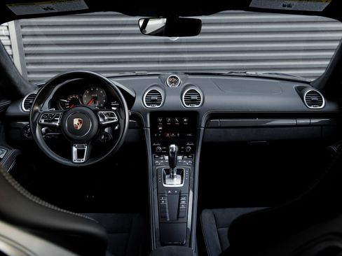 Certified 2024 Porsche 718 Cayman GTS image 17
