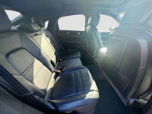 Used 2021 Porsche Cayenne S image 29