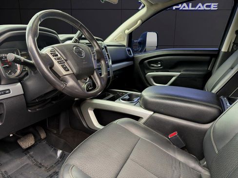 Used 2018 Nissan Titan PRO-4X w/ Pro-4x Utility Package image 12