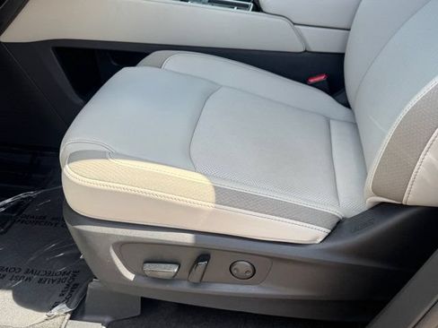 New 2026 Nissan Pathfinder SL w/ SL Premium Package (P04) FWD image 11