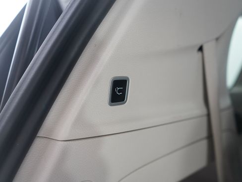 Used 2024 Chrysler Pacifica Limited image 17