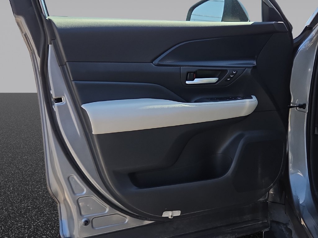Used 2025 Toyota Grand Highlander AWD Hybrid image 13