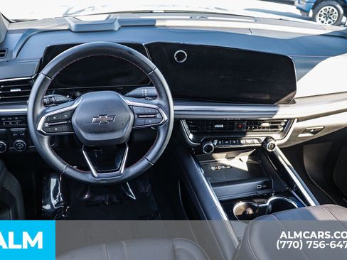 Used 2025 Chevrolet Suburban RST image 31