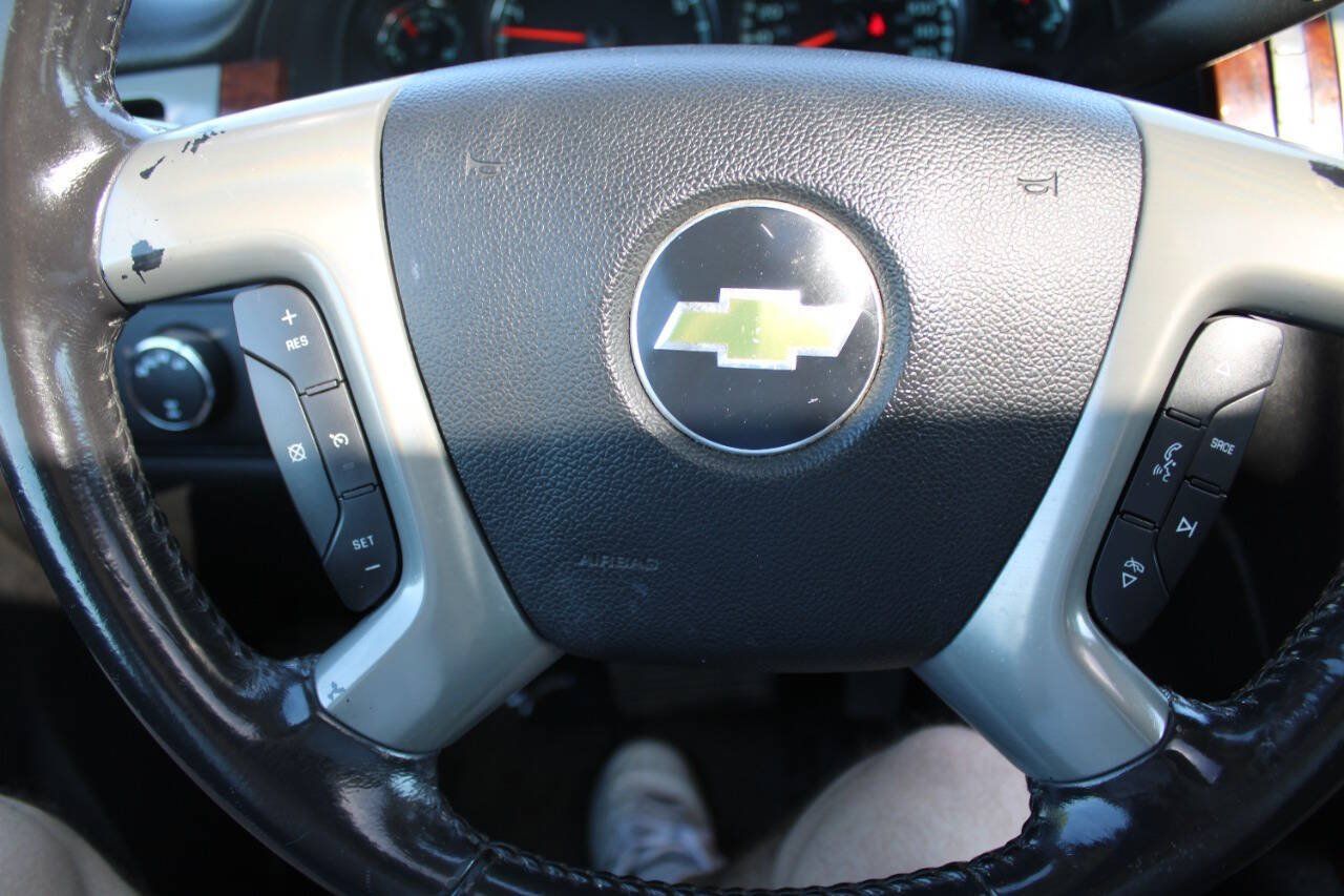 Used 2011 Chevrolet Suburban LTZ AWD/4WD image 16