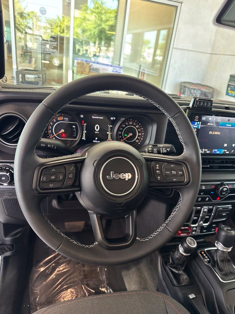 Used 2025 Jeep Wrangler Unlimited Rubicon AWD/4WD image 13