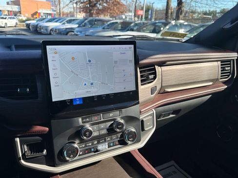 Used 2023 Ford Expedition Limited image 29