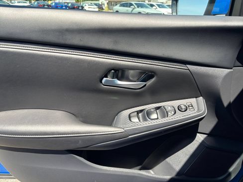 Used 2025 Nissan Sentra SV FWD image 18