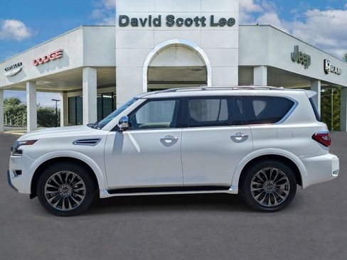 Used 2024 Nissan Armada Platinum w/ Captain's Chairs Package RWD image 10