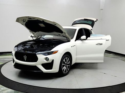 Used 2020 Maserati Levante AWD/4WD image 9