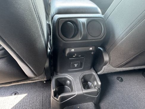 Used 2023 Jeep Wrangler Unlimited Rubicon AWD/4WD image 24