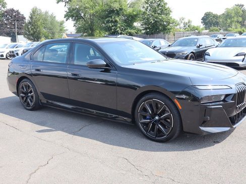 Used 2023 BMW i7 xDrive60 AWD/4WD image 3