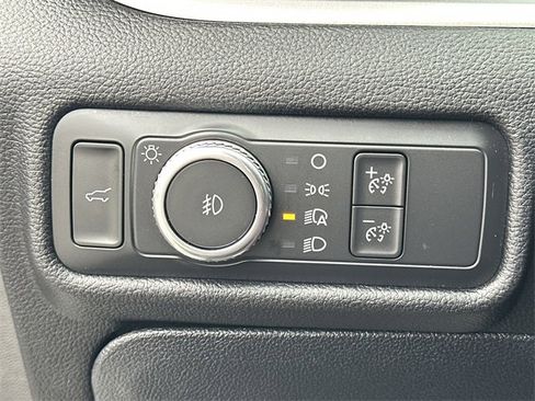 Used 2021 Ford Explorer XLT w/ Equipment Group 202A image 17