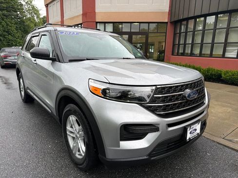Used 2023 Ford Explorer XLT AWD/4WD image 9