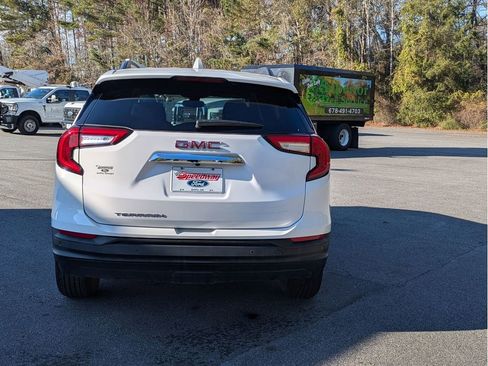 Used 2022 GMC Terrain SLE w/ Driver Convenience Package image 9