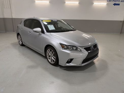 Used 2015 Lexus CT 200h w/ Navigation Package FWD image 3