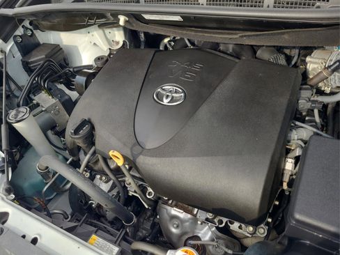 Certified 2018 Toyota Sienna XLE image 30