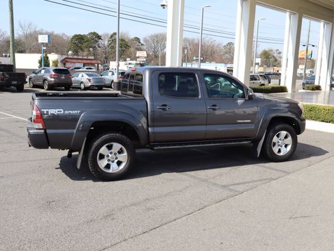 Used 2015 Toyota Tacoma PreRunner w/ TRD Sport Package image 11