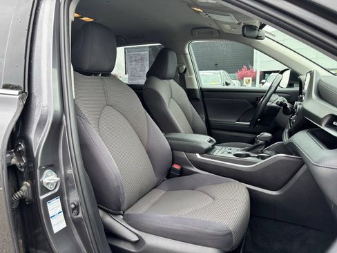 Used 2021 Toyota Highlander LE AWD/4WD image 15