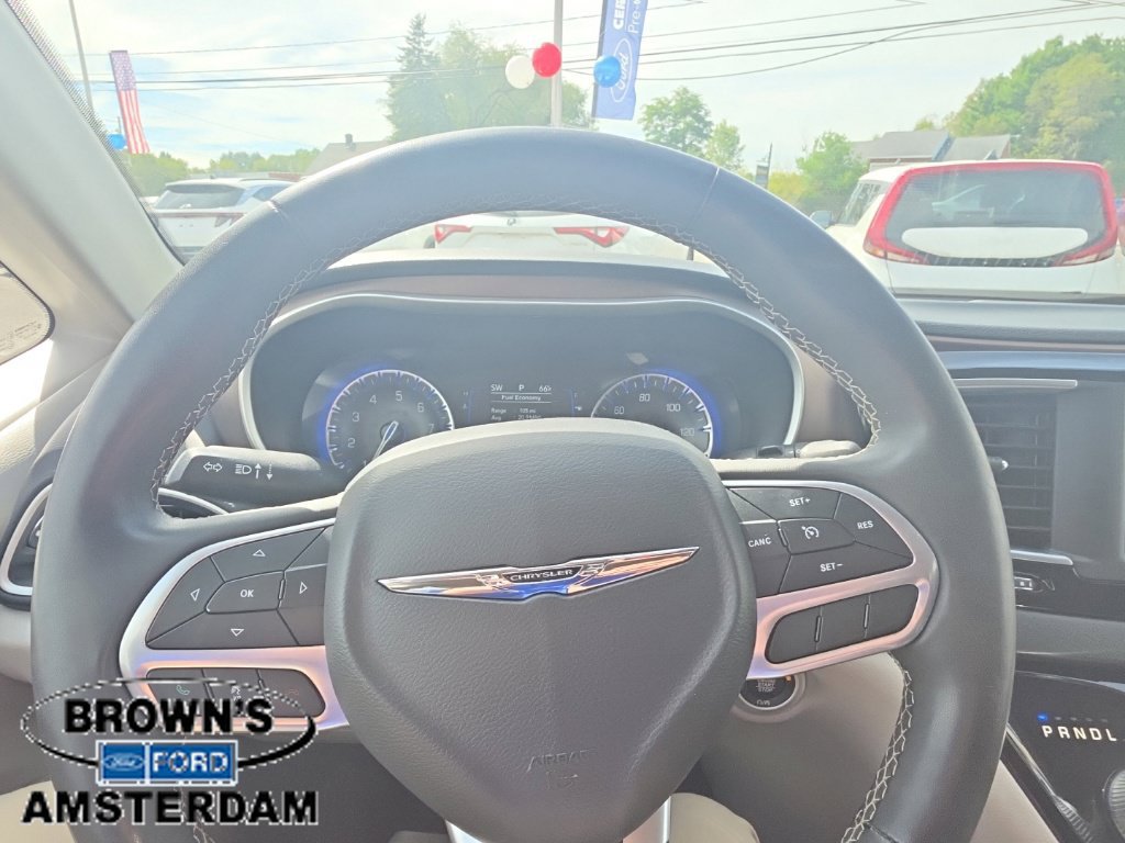 Used 2022 Chrysler Voyager LX FWD image 21