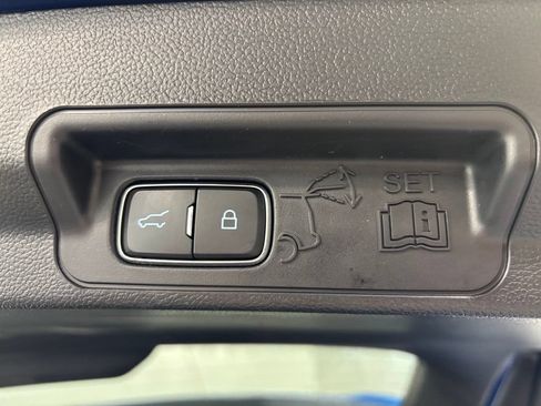 Used 2022 Ford Explorer XLT w/ Equipment Group 202A AWD/4WD image 32