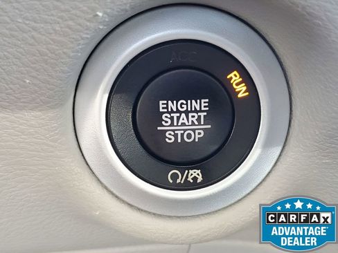 Used 2022 Chrysler Pacifica Touring-L image 40