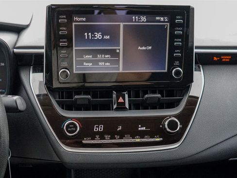 Used 2020 Toyota Corolla LE FWD image 12