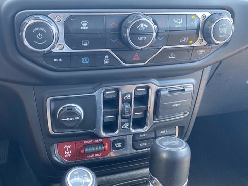Used 2023 Jeep Wrangler Unlimited Rubicon 4xe AWD/4WD image 31