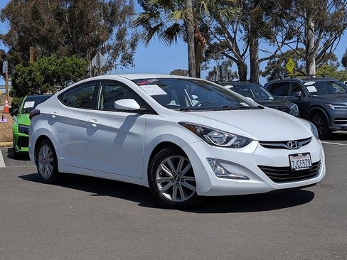 Used 2015 Hyundai Elantra SE w/ Option Group 02 FWD image 4