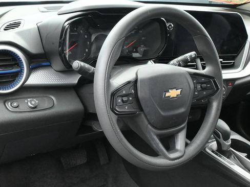 Used 2025 Chevrolet Trax LS FWD image 14