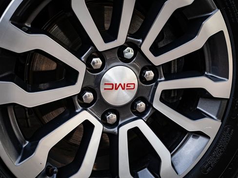 Used 2020 GMC Sierra 1500 AT4 w/ Off-Road Performance Package image 8