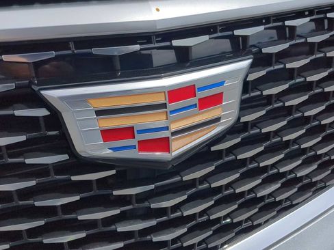 Used 2025 Cadillac XT6 Luxury image 8