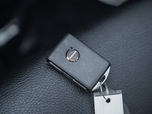 Certified 2023 Volvo XC90 B6 Plus image 41