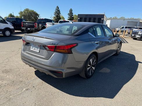 Used 2022 Nissan Altima 2.5 SV FWD image 5