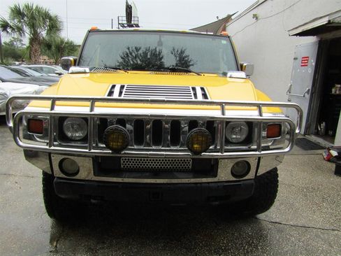 Used 2005 HUMMER H2 w/ Preferred Equipment Group image 2