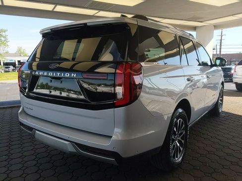 Certified 2025 Ford Expedition Platinum AWD/4WD image 6